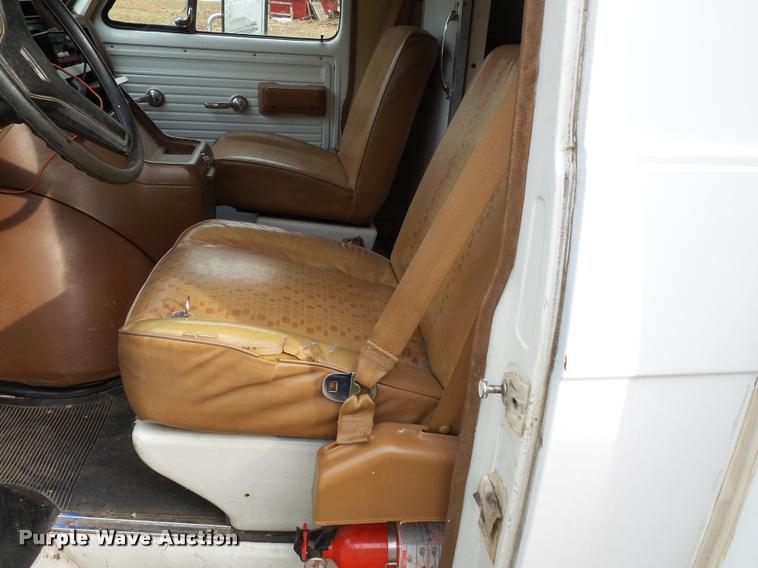 image for item K3413 1988 GMC Vandura G3500 box truck