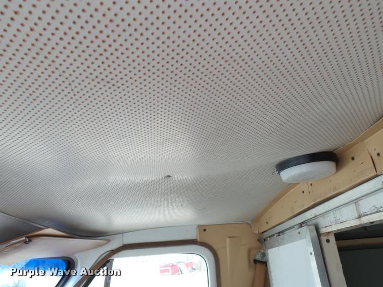 image for item K3413 1988 GMC Vandura G3500 box truck