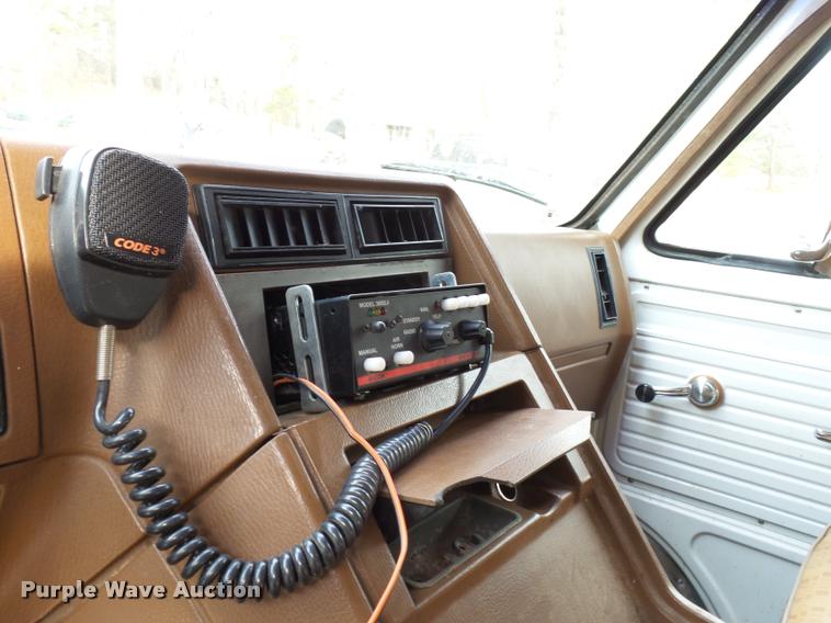 image for item K3413 1988 GMC Vandura G3500 box truck