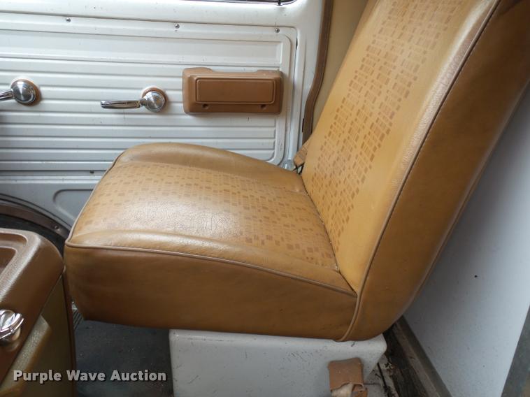 image for item K3413 1988 GMC Vandura G3500 box truck