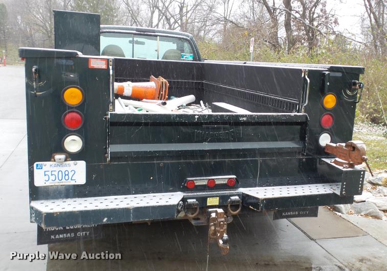 image for item K8064 2001 Ford F550 Super Duty XL utility truck