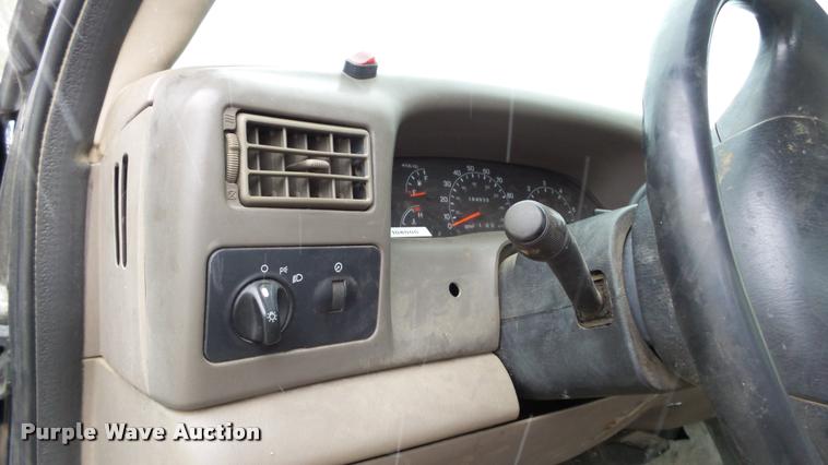 image for item K8064 2001 Ford F550 Super Duty XL utility truck