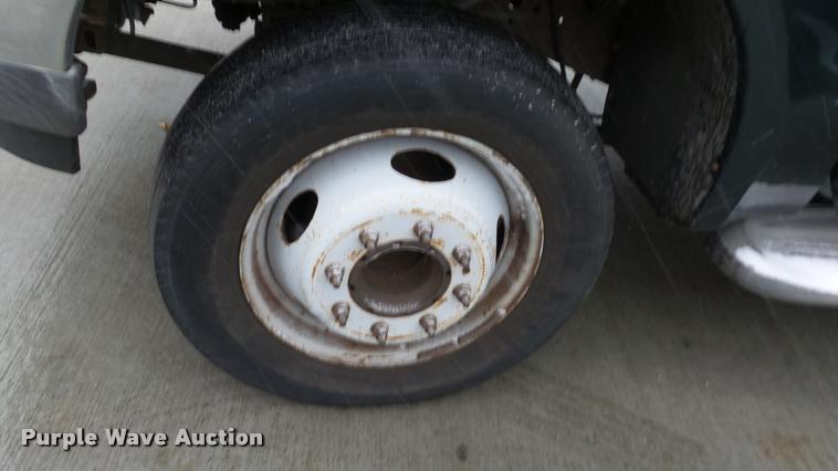 image for item K8064 2001 Ford F550 Super Duty XL utility truck