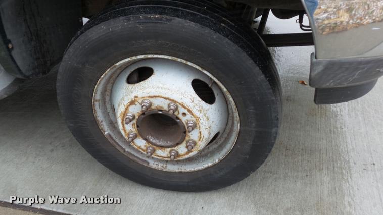 image for item K8064 2001 Ford F550 Super Duty XL utility truck