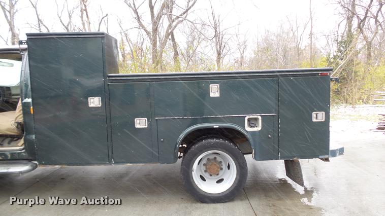 image for item K8064 2001 Ford F550 Super Duty XL utility truck