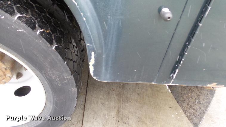 image for item K8064 2001 Ford F550 Super Duty XL utility truck