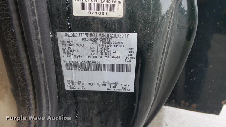 image for item K8064 2001 Ford F550 Super Duty XL utility truck