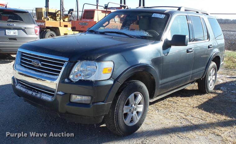 image for item K8068 2010 Ford Explorer XLT SUV