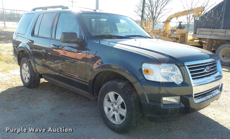 image for item K8068 2010 Ford Explorer XLT SUV