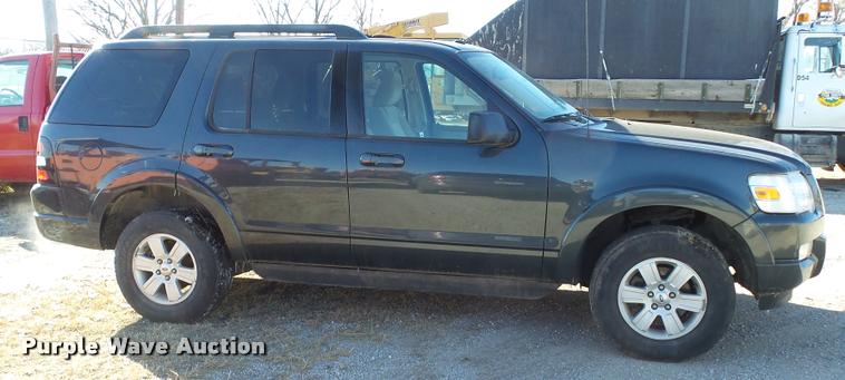 image for item K8068 2010 Ford Explorer XLT SUV