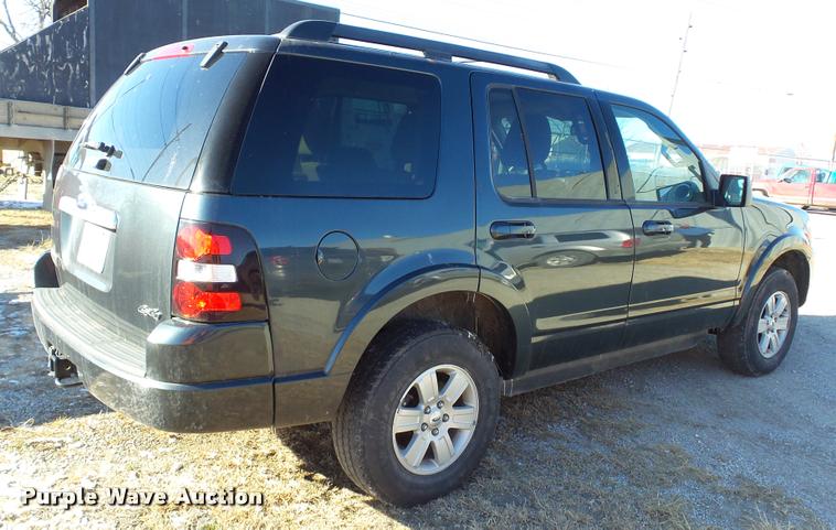 image for item K8068 2010 Ford Explorer XLT SUV