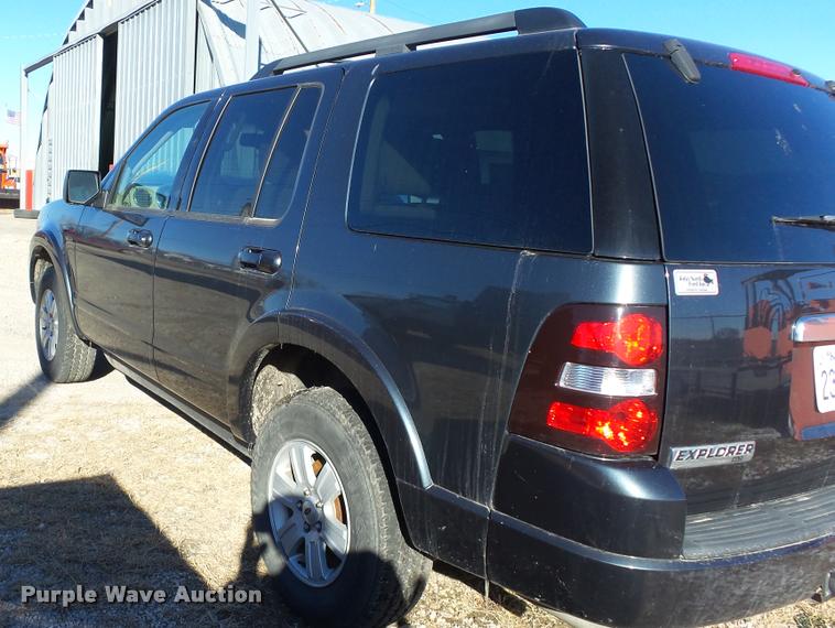 image for item K8068 2010 Ford Explorer XLT SUV