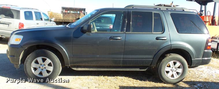 image for item K8068 2010 Ford Explorer XLT SUV