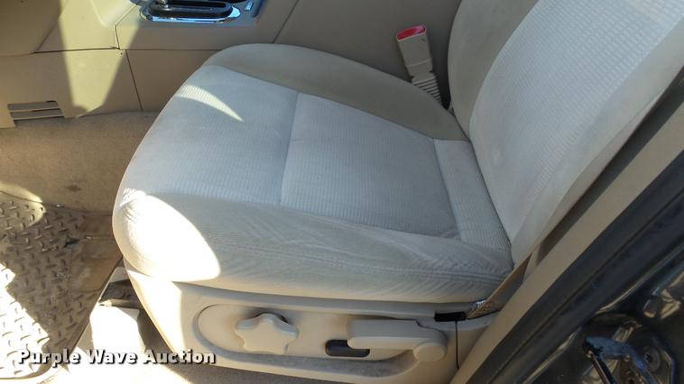 image for item K8068 2010 Ford Explorer XLT SUV