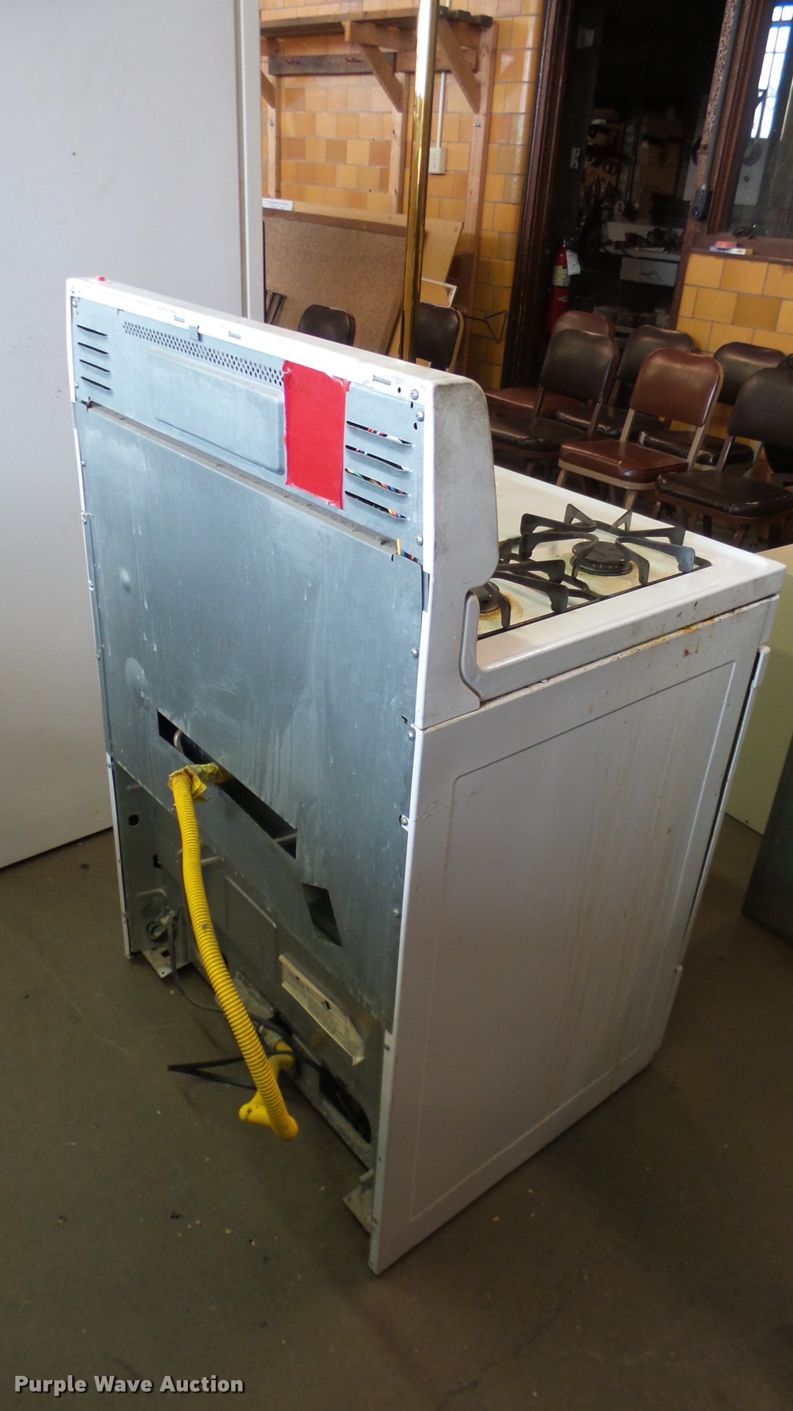 Whirlpool Super Capacity 465 range/oven in Hutchinson, KS Item DF9188