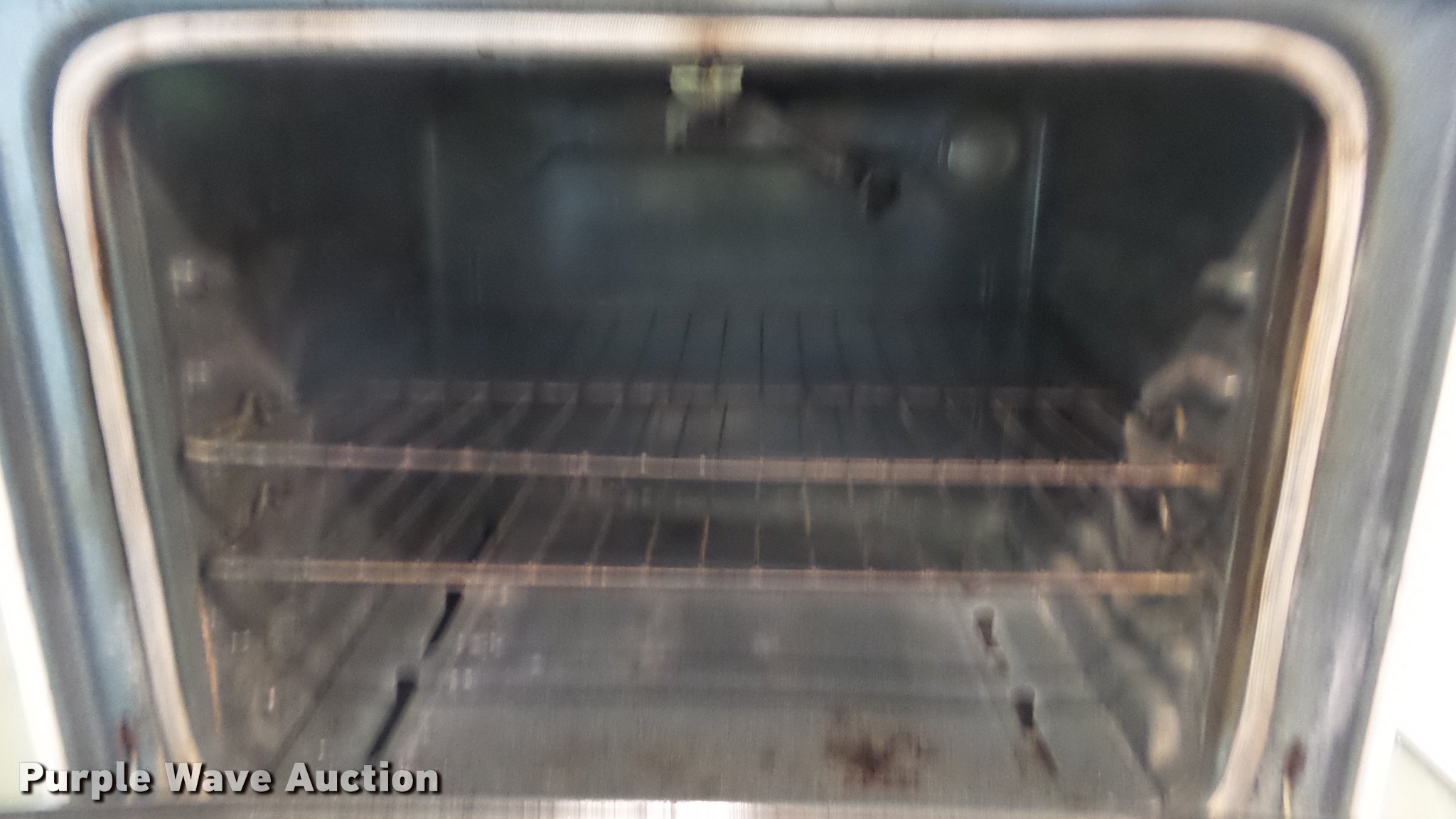 Whirlpool Super Capacity 465 range/oven in Hutchinson, KS Item DF9188