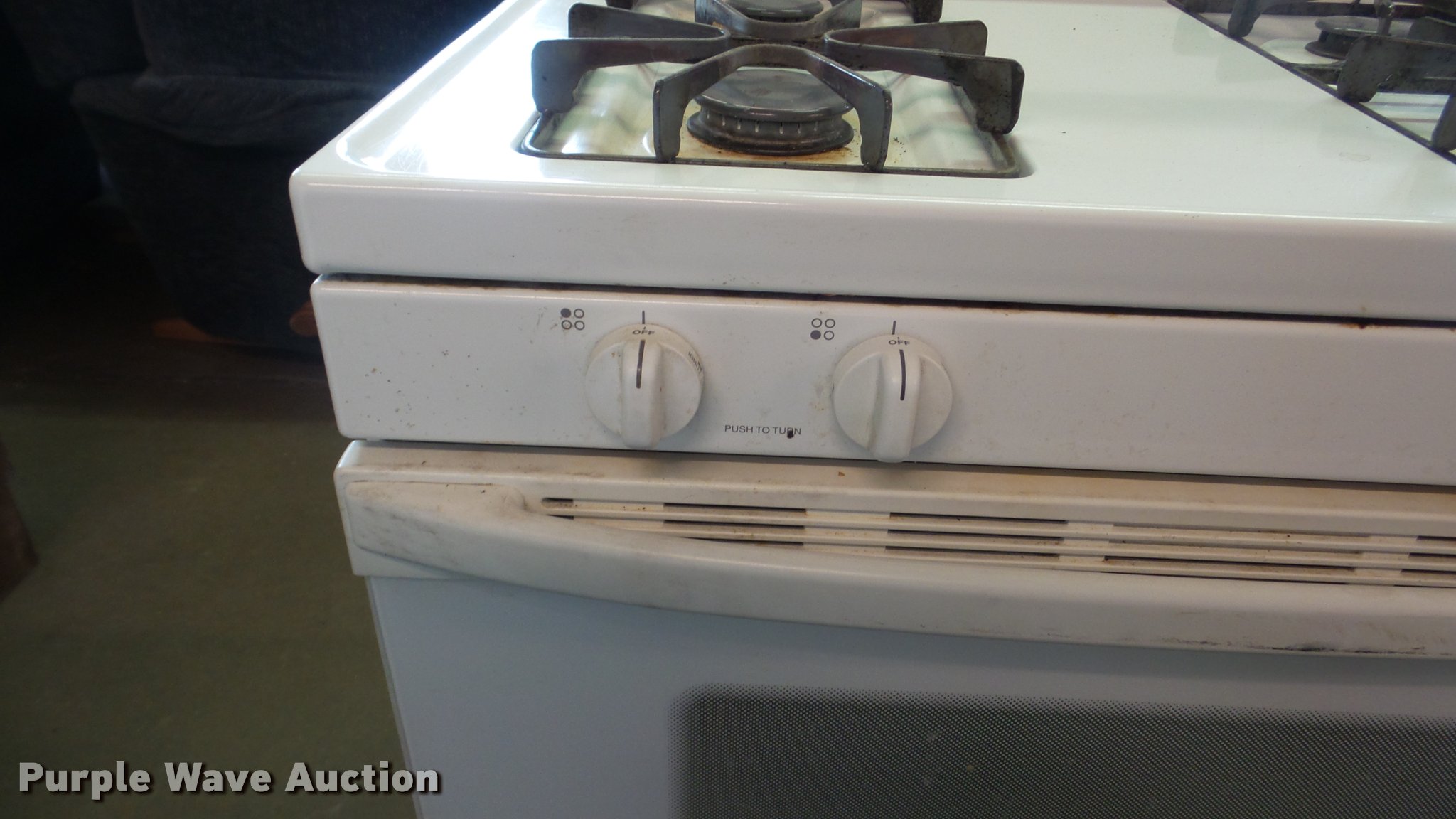Whirlpool Super Capacity 465 range/oven in Hutchinson, KS Item DF9188