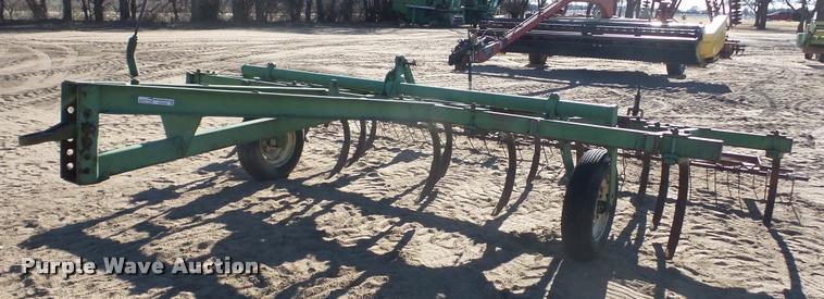 image for item DG9192 John Deere 100 chisel