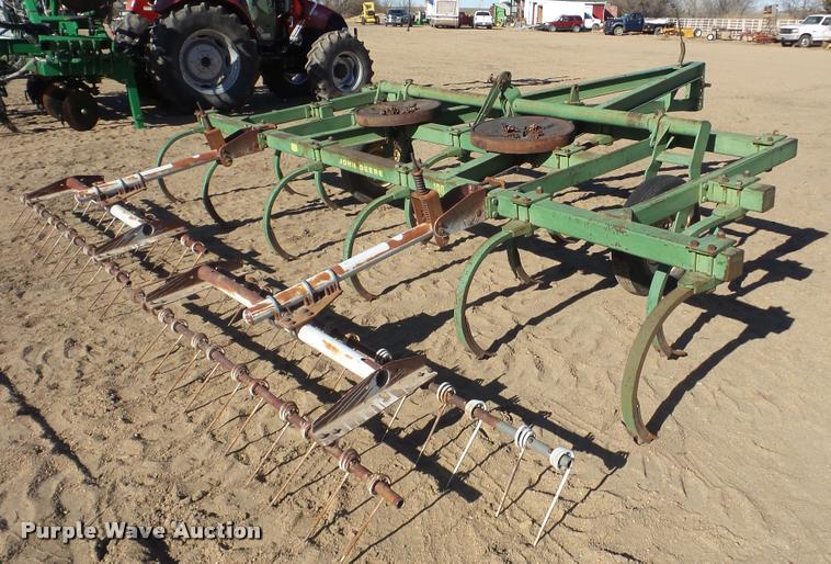 image for item DG9192 John Deere 100 chisel