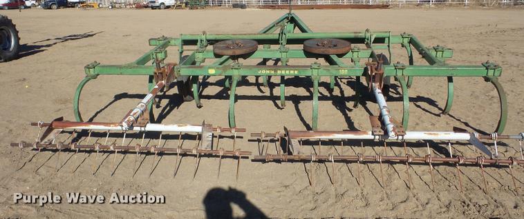 image for item DG9192 John Deere 100 chisel