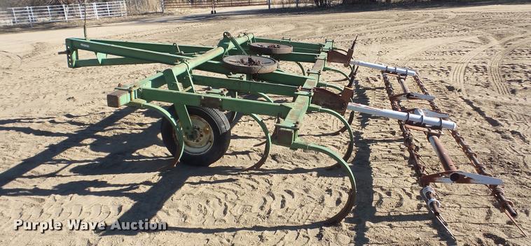 image for item DG9192 John Deere 100 chisel