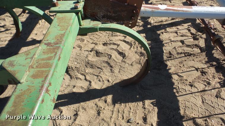 image for item DG9192 John Deere 100 chisel