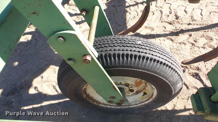 image for item DG9192 John Deere 100 chisel