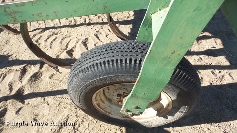 image for item DG9192 John Deere 100 chisel