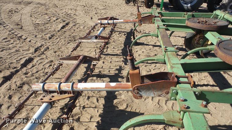 image for item DG9192 John Deere 100 chisel