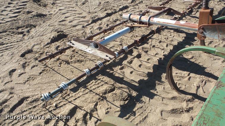 image for item DG9192 John Deere 100 chisel