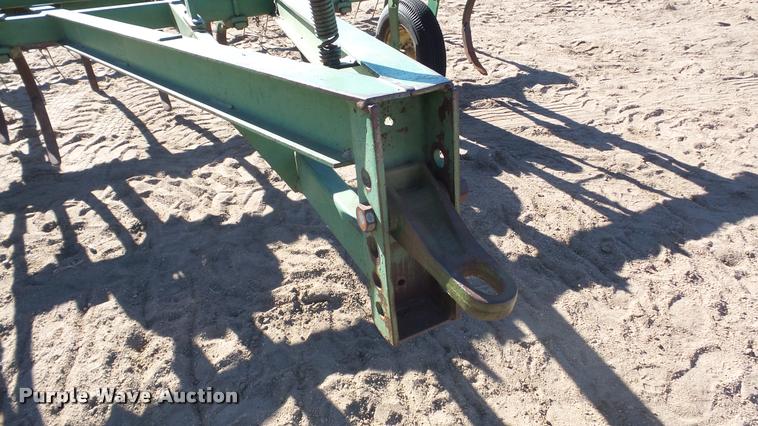 image for item DG9192 John Deere 100 chisel