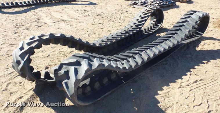 image for item DG9194 (2) John Deere 8400 rubber tracks