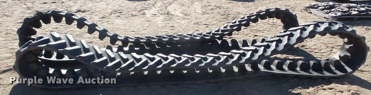 image for item DG9194 (2) John Deere 8400 rubber tracks