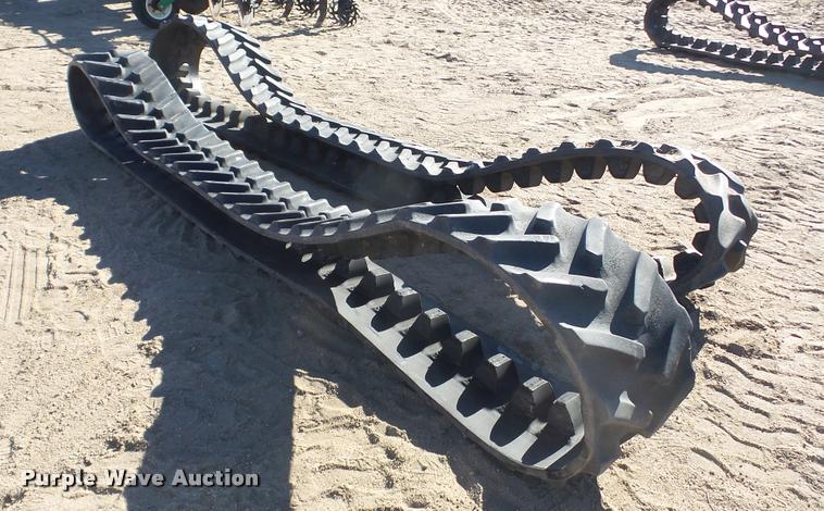 image for item DG9194 (2) John Deere 8400 rubber tracks