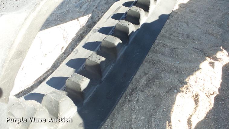 image for item DG9194 (2) John Deere 8400 rubber tracks