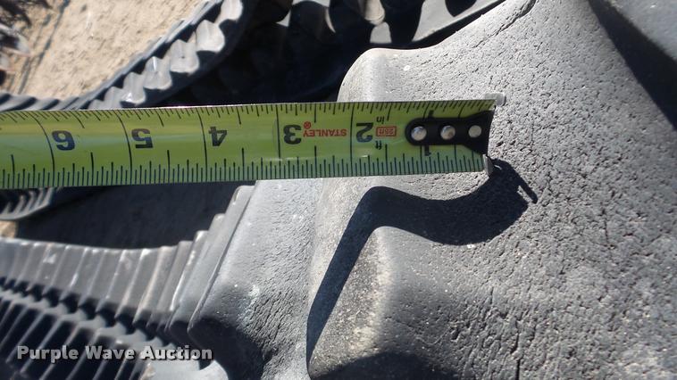 image for item DG9194 (2) John Deere 8400 rubber tracks