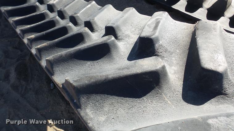image for item DG9194 (2) John Deere 8400 rubber tracks