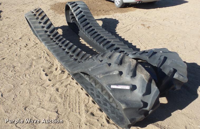 image for item DG9194 (2) John Deere 8400 rubber tracks