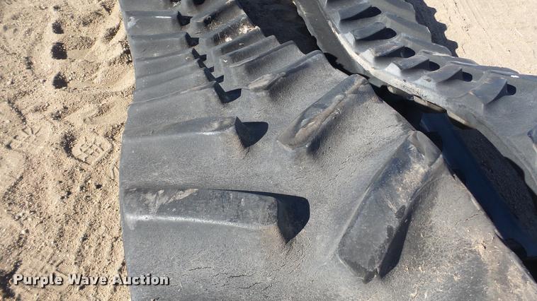 image for item DG9194 (2) John Deere 8400 rubber tracks
