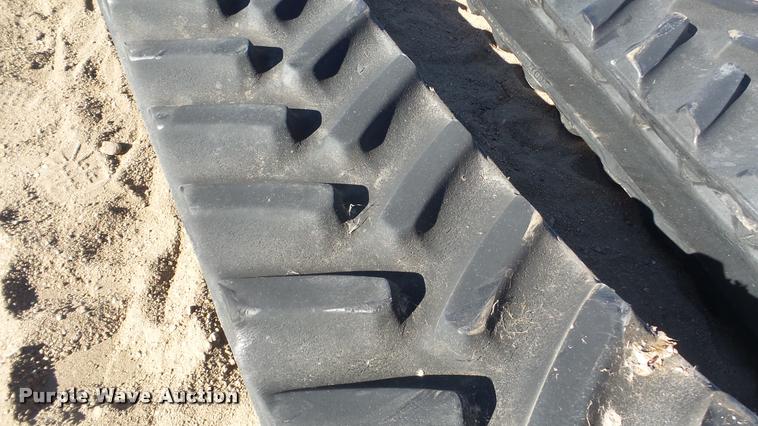 image for item DG9194 (2) John Deere 8400 rubber tracks
