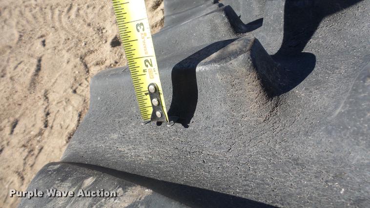 image for item DG9194 (2) John Deere 8400 rubber tracks