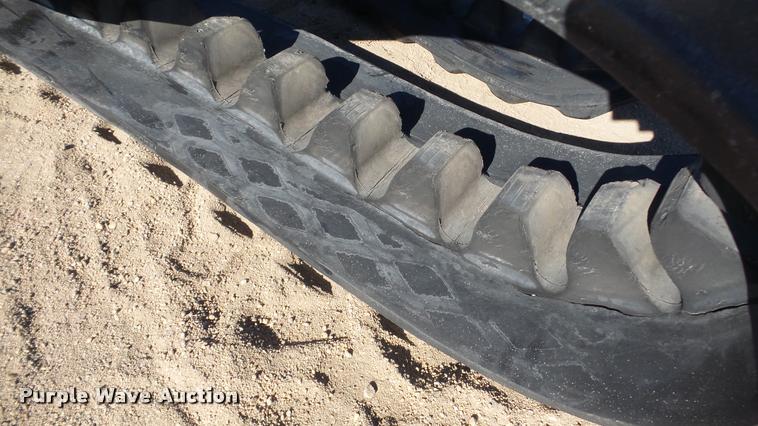 image for item DG9194 (2) John Deere 8400 rubber tracks