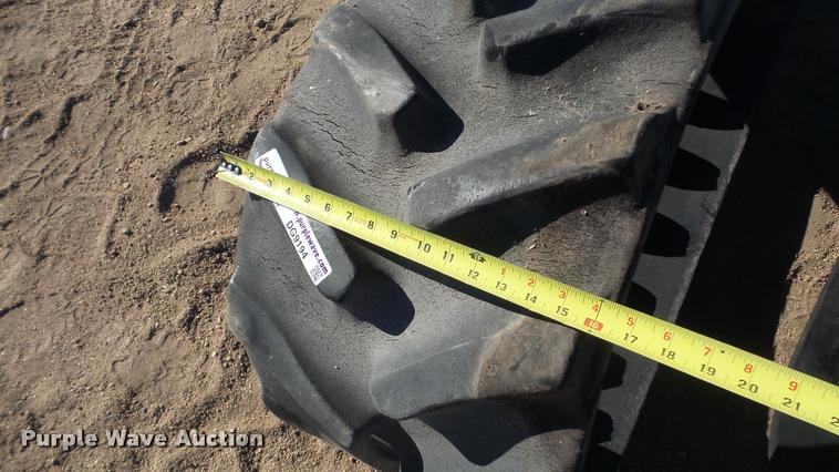 image for item DG9194 (2) John Deere 8400 rubber tracks