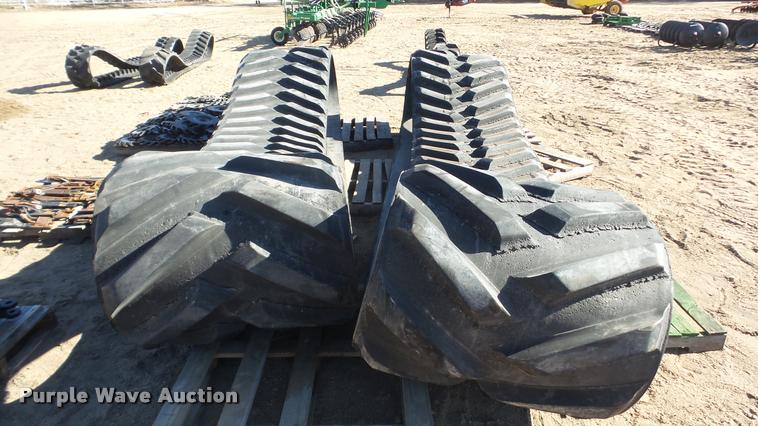image for item DG9197 (2) John Deere 9520 rubber tracks
