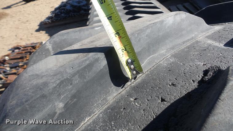 image for item DG9197 (2) John Deere 9520 rubber tracks