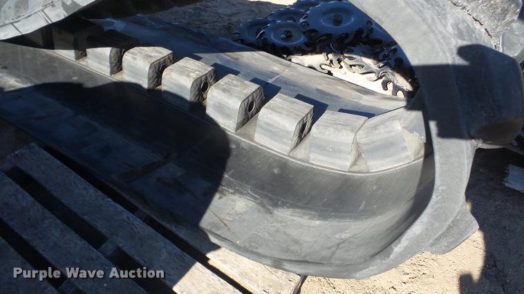image for item DG9197 (2) John Deere 9520 rubber tracks