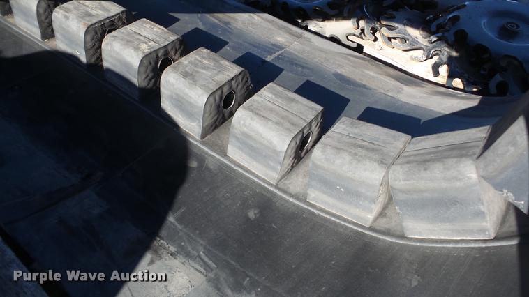 image for item DG9197 (2) John Deere 9520 rubber tracks