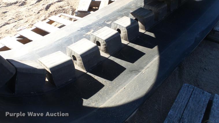 image for item DG9197 (2) John Deere 9520 rubber tracks