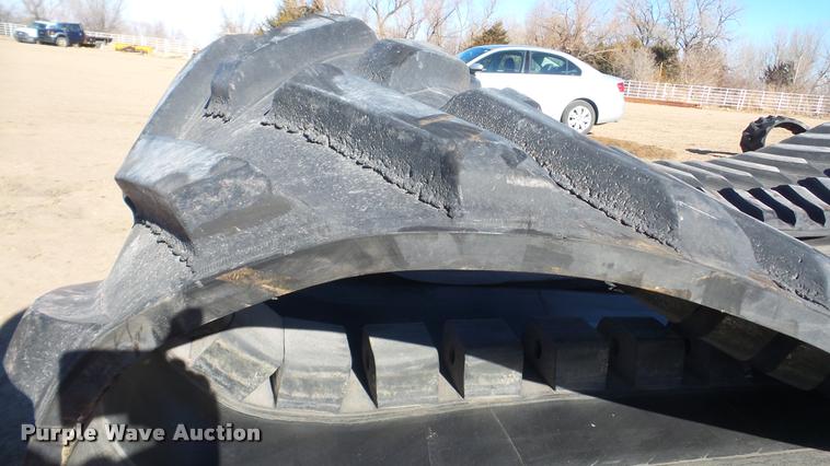 image for item DG9197 (2) John Deere 9520 rubber tracks