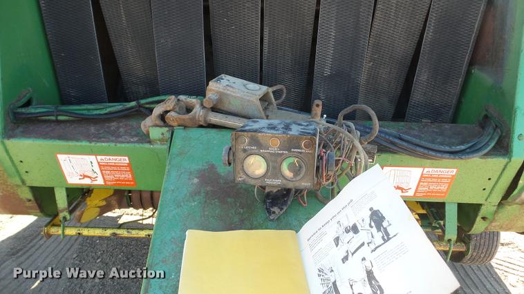 image for item DG9247 1984 John Deere 530 round baler